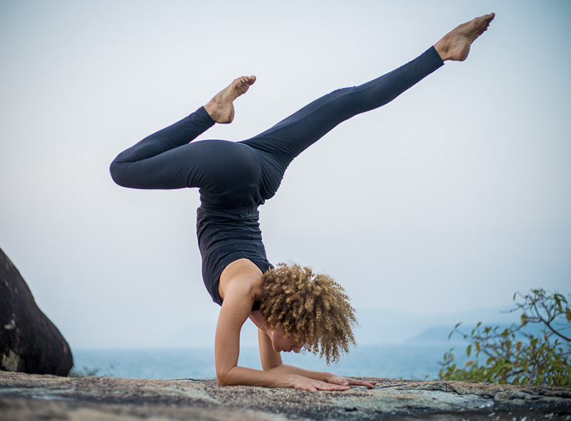 Joanna Vladescu in pincha mayurasana variation