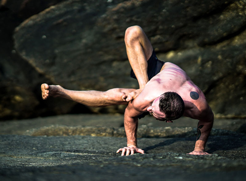 martin-5 Martin Sittek in arm balance pose