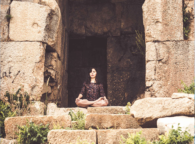 Sandy Boutros in sukhasana pose