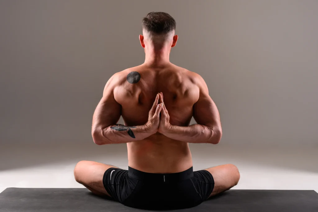 Martin Sittek Alpha Yoga School Martin Sittek Parshvotanasana Hands